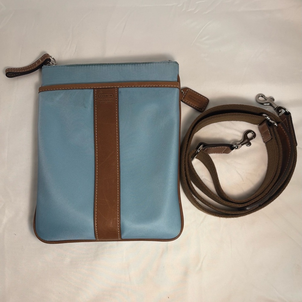 COACH Messenger Cross-body Swingpack Blue Bag EUC